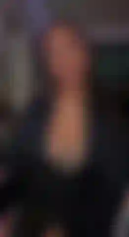 You know I love when you come home from work early... especially when I'm still warm from the gym. POV: You're kneeling in front of me while you beg to be teased by my hot sweaty feet. Its close. Its detailed. Its exactly your fantasy. Unlock it now and come back and tell me how badly you needed this