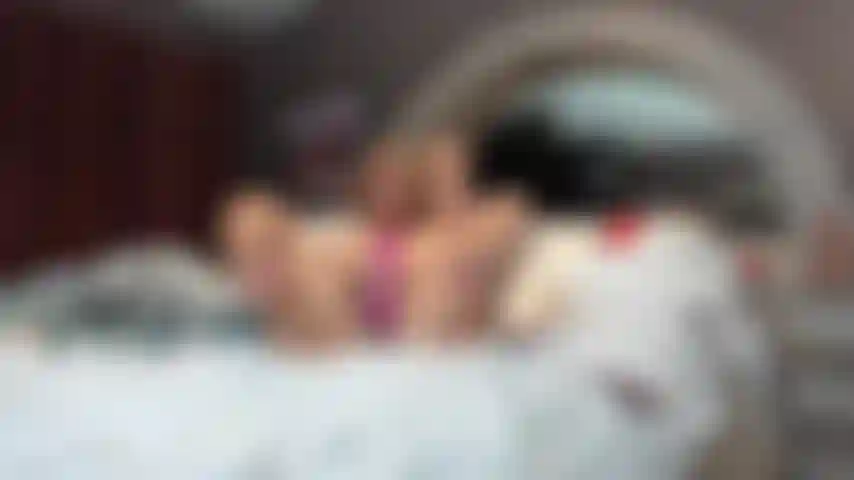 Jugando con mi clip de coño en solitario!