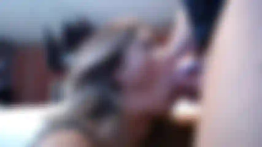 Calavera penetrando mamada en la boca de gina.