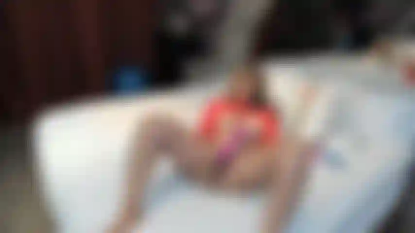 Jugando con mi coño con 2 juguetitos!!