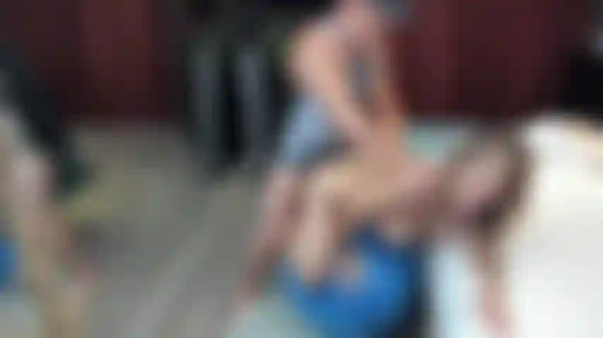 Siendo golpeada en una pelota de ejercicios! Estilo perrito! Mientras miro la polla en cam2cam!