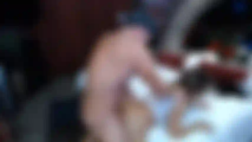 Bo blake golpeando a gina por detrás.