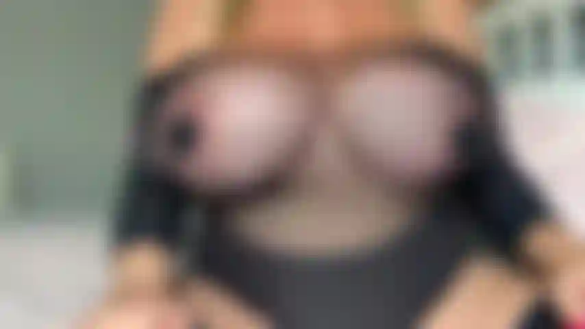 Grandes tetas rebotando.