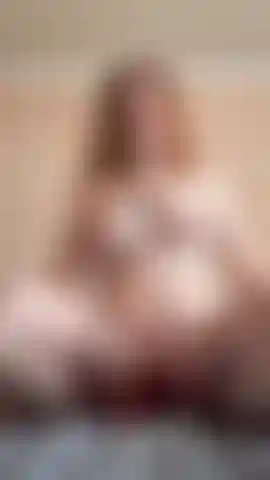 2  mins of pussy play, face close ups and ass shaking. I know you wanna watch it ;)