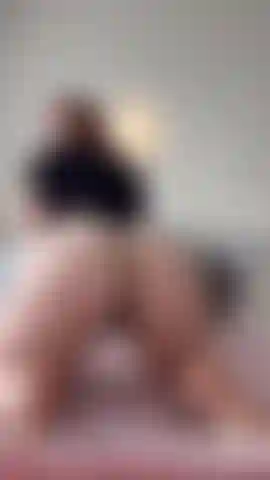 Pawg, mírame perrear y desnudarme.