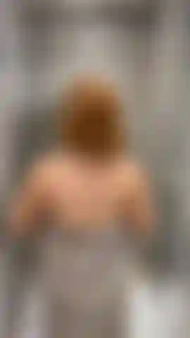 Ven a ducharte conmigo… únete a mí para una pequeña ducha llena de vapor mientras me lavo, me enjabono y te dejo disfrutar de la vista: pelo mojado, piel resbaladiza y muchos primeros planos provocadores a lo largo del camino… probablemente un poco más tentadora que tu ducha habitual.