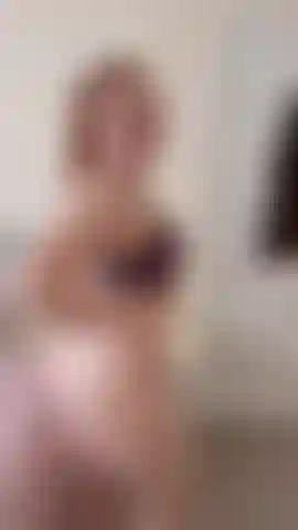 Mira como flexiono mis grandes brazos.