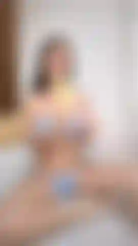 Nuevo juguete de plátano. Dios mío, me convirtió en un desastre tembloroso en el piso del baño.