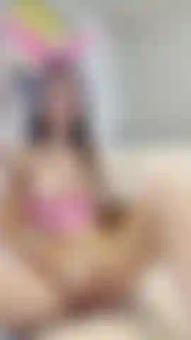 Cosplay de conejito de pascua rosa.