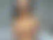 Jugando con mis enormes tetas en 4k.