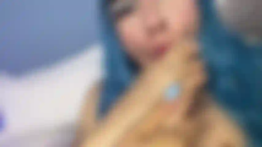 Chupándome los dedos de los pies.