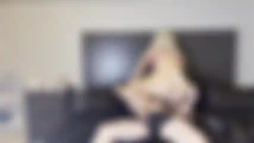 Introducción a la diosa tomando la virginidad de chicos sumisos.