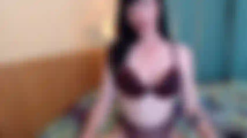 Sissification 8: entrenamiento anal. ¡Vamos a conseguirte un tapón anal!!! Te dejo salir de tu jaula. Necesitas estar relajada para esto, te digo que te pajees la polla pero se siente extraño.
