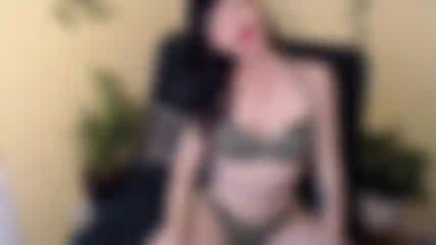 Sph en bikini verde. Tu polla me pone enferma.