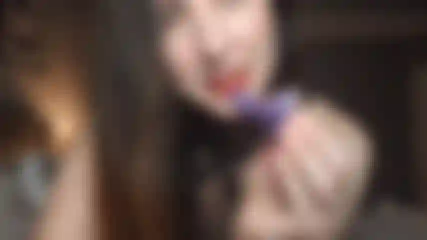 Sph pov con diminuto consolador: en este clip te digo lo insignificante que es tu pequeño pene mientras te provoca lamiendo y acariciando un diminuto pene. Presumo mi cuerpo para colmo de males.