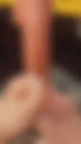 No desearías que fuera tu polla la que estuvieran acariciando mis pies.
