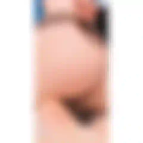 Aceitando mi hermoso culo al sol, a cámara lenta.