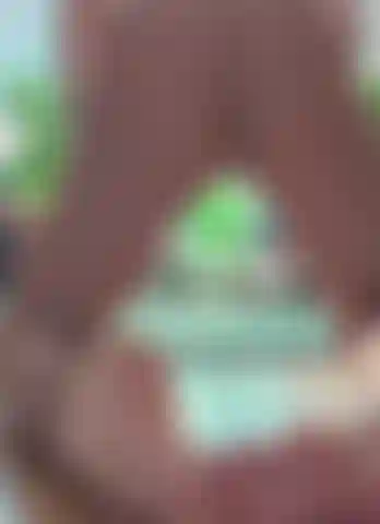 Moliendo y rebotando mi trasero después del entrenamiento en mis mallas sexys.