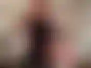 Hola perdedor. Veo que has venido a disfrutar de mi gloria una vez más. Esta vez te permito mirar mientras acaricio mi nueva correa marrón en la polla. Esta es la parte 1 de una serie de adoración con correa de 2 partes. Te doy a elegir. Deja de mirar después de la parte 1 y continúa afilando tu lamentable pene hasta que te dé permiso para correrte o mira la parte 2 a continuación y recibe más instrucciones.