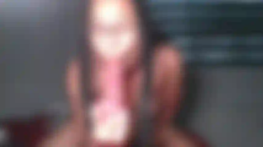 Chupando dos consoladores.