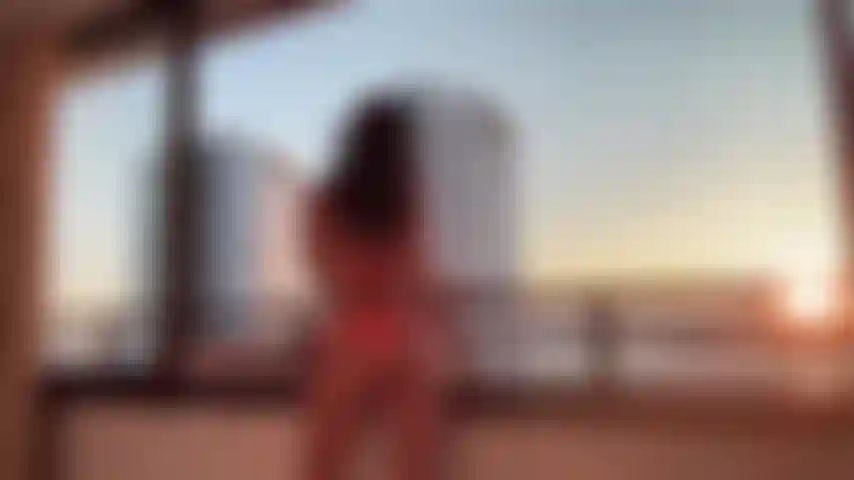 12. Video sexy usando aceite en todo mi cuerpo.