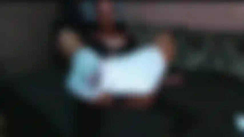 15. Mi show privado. Huele, prueba mis sucios calcetines blancos.