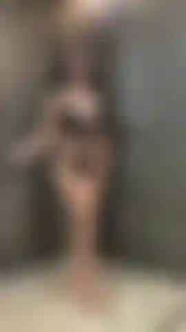 Video de ducha caliente y mojada donde me corro fuerte. Disfruta.
