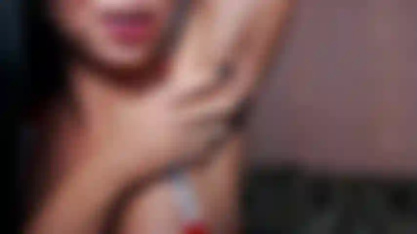 38. Fetiche de axilas, provoco, lamo, hago cosquillas con pincel de maquillaje y topless.