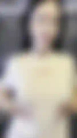 57. Camiseta mojada en la ducha y sin bragas ;).