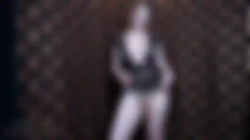 Degradándote con mi arnés.