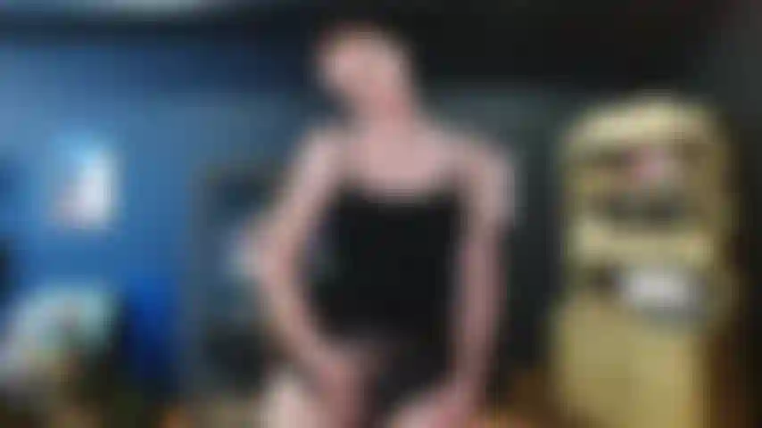 Joi puta con arnés y cuenta atrás.