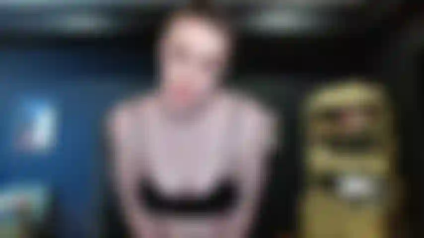 Guarra de vestuario, fantasía bisexual fomentada.