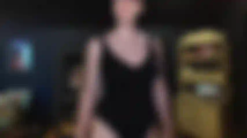 El marido sin coño solo recibe arnés.