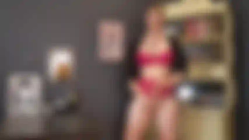 Te entreno para que me chupes el arnés.