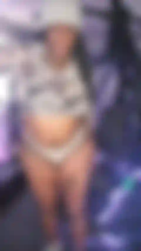 Ejercicio de prensa de piernas vertical desnuda.