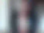 Diosa jugando y cepillando su cabello lujurioso, veo sus ojos y labios sexys. Perfecta para la masturbación sin palabras.