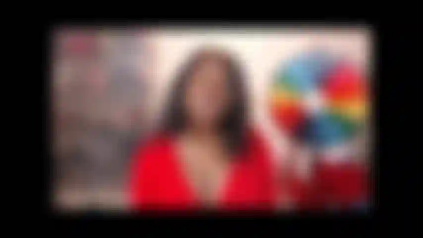 Show grabado de una pequeña perdedora de penes acariciando mi culo.