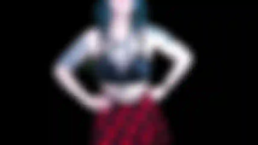 Hipnotizada por la diosa a la única diosa.