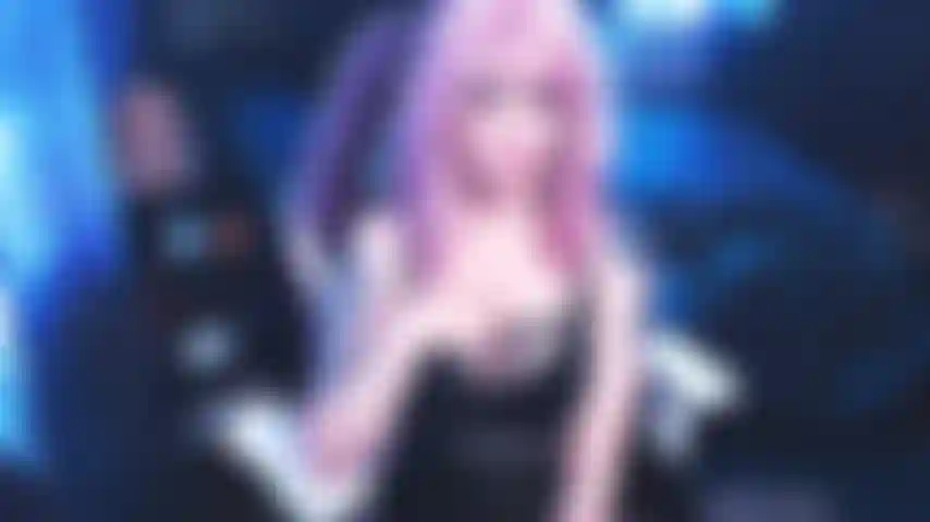 Negación de coño y adoración de culo con la diosa valquiria.