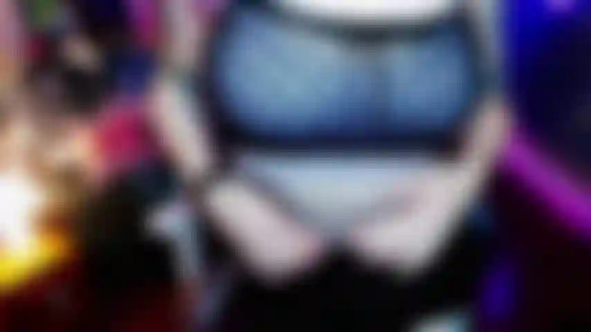 Diosa gótica que chorrea una y otra vez.
