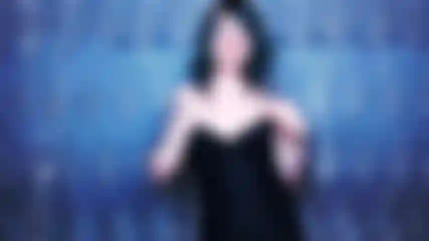 Ama de casa caliente te humilla y te convierte en un bi-cornudo!