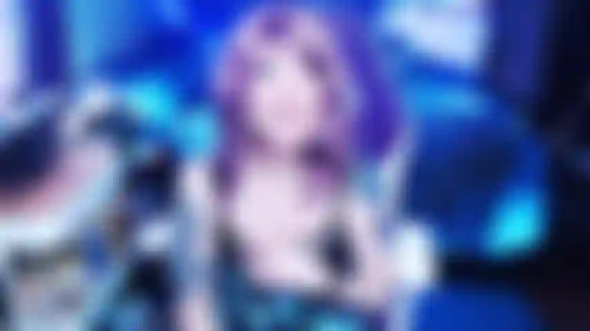 La diosa te golpea el culo: entrenamiento marica con cinturón.