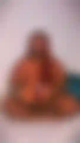 Terminando mi noche de la mejor manera. Goteando aceite sobre cada centímetro de mi cuerpo.