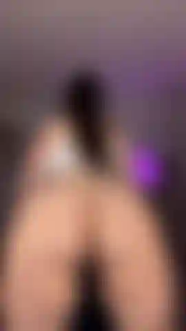 Aplaudiendo el culo, cámara lenta (sin bragas).