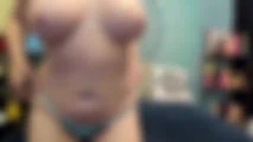 ( Gs.700) GoldieStar se presenta en show de oro - 10 minutos. Tetas grandes, culo grande, gilf, coño peludo, pies descalzos, squirting, juego de coño y apertura (12/8/2022).