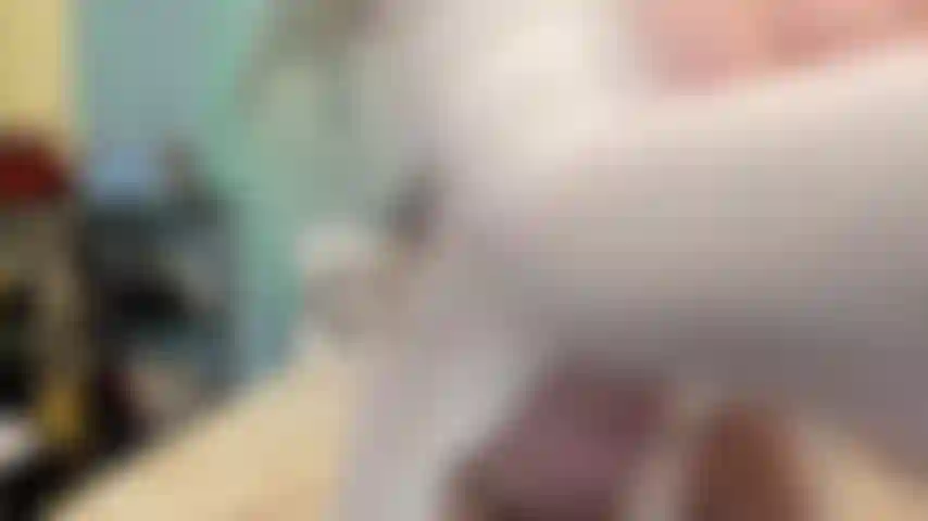 ( Gs.706) GoldieStar se presenta en show de oro - 9 minutos. Bata blanca, tetas grandes, culo grande, squirting, coño peludo, pies descalzos, anal, doble penetración, semen cremoso (13/8/2022).