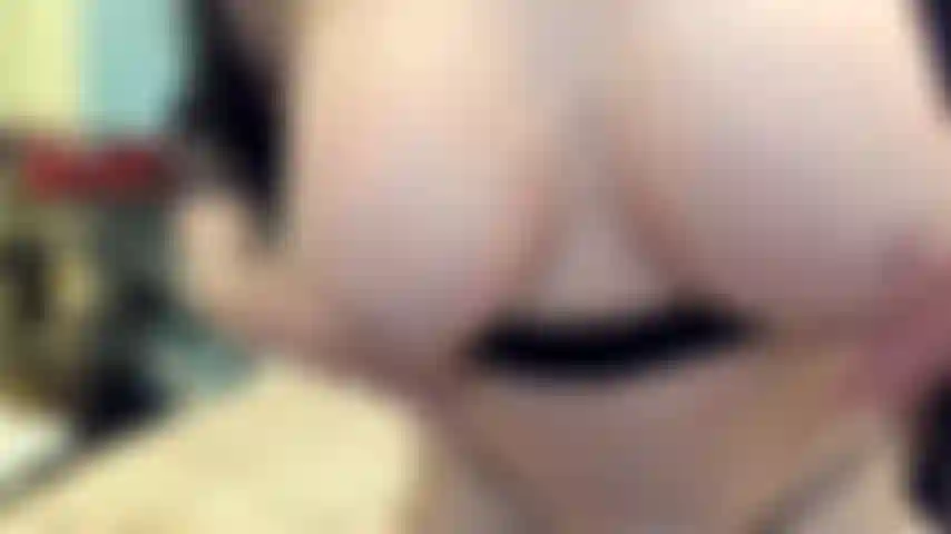 ( Gs.469) GoldieStar se presenta en show de oro. Roleplay (llamando a todos los presentes en la sala por su nombre...) 10 Minutos. Top de rejilla negro. Bragas, tetas grandes, gilf, juguete interactivo, coño peludo, squirting, anal, doble penetración, todos consoladores blancos (17/02/2022).