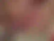 (22) GoldieStar en este conjunto de fotos de presentación de diapositivas abre su coño rosado y termina con un plug anal rosa con joyas y un gran consolador rojo en su coño.