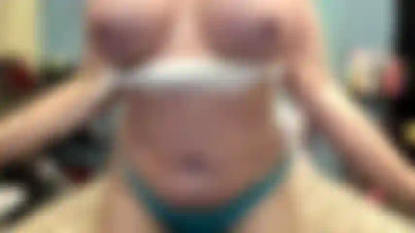 ( Gs.572) GoldieStar se presenta en show de oro - 9 minutos. Gilf, tetas grandes, coño peludo, pies descalzos, juego de coño, squirting, cabalgando, anal, dp (20/05/2022).