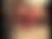 (120) GoldieStar en este conjunto de fotos de presentación de diapositivas usa un sujetador y bragas de encaje negro y fuego con tobilleras.